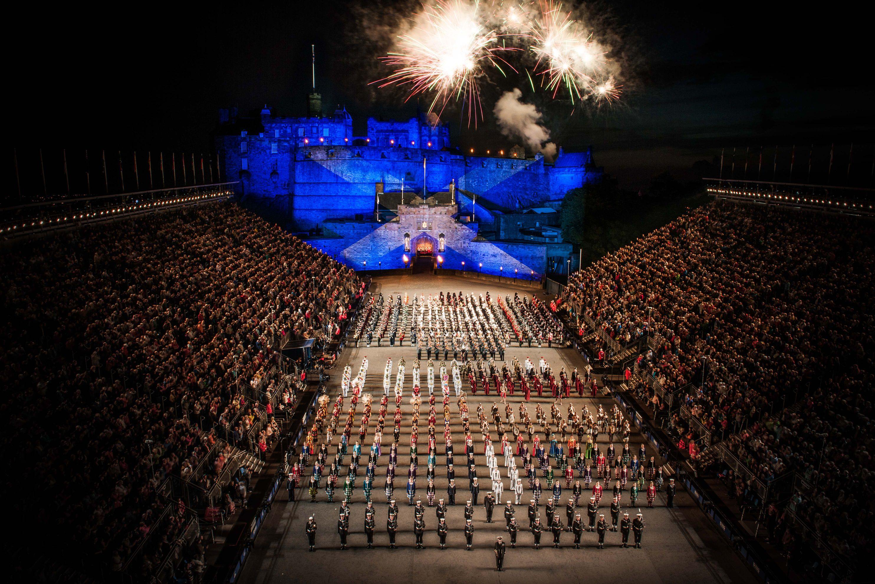 The Pipes & Drums Of The Edinburgh Military Tattoo [DVD]: Amazon.co.uk: Tom  Fleming: DVD & Blu-ray